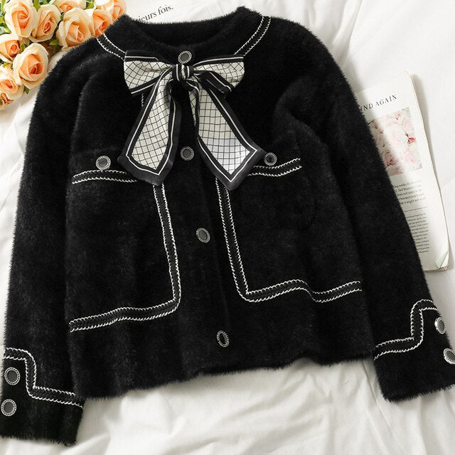 Chloé Noor | Cosy & Styled Short Cardigan für einen eleganten Look