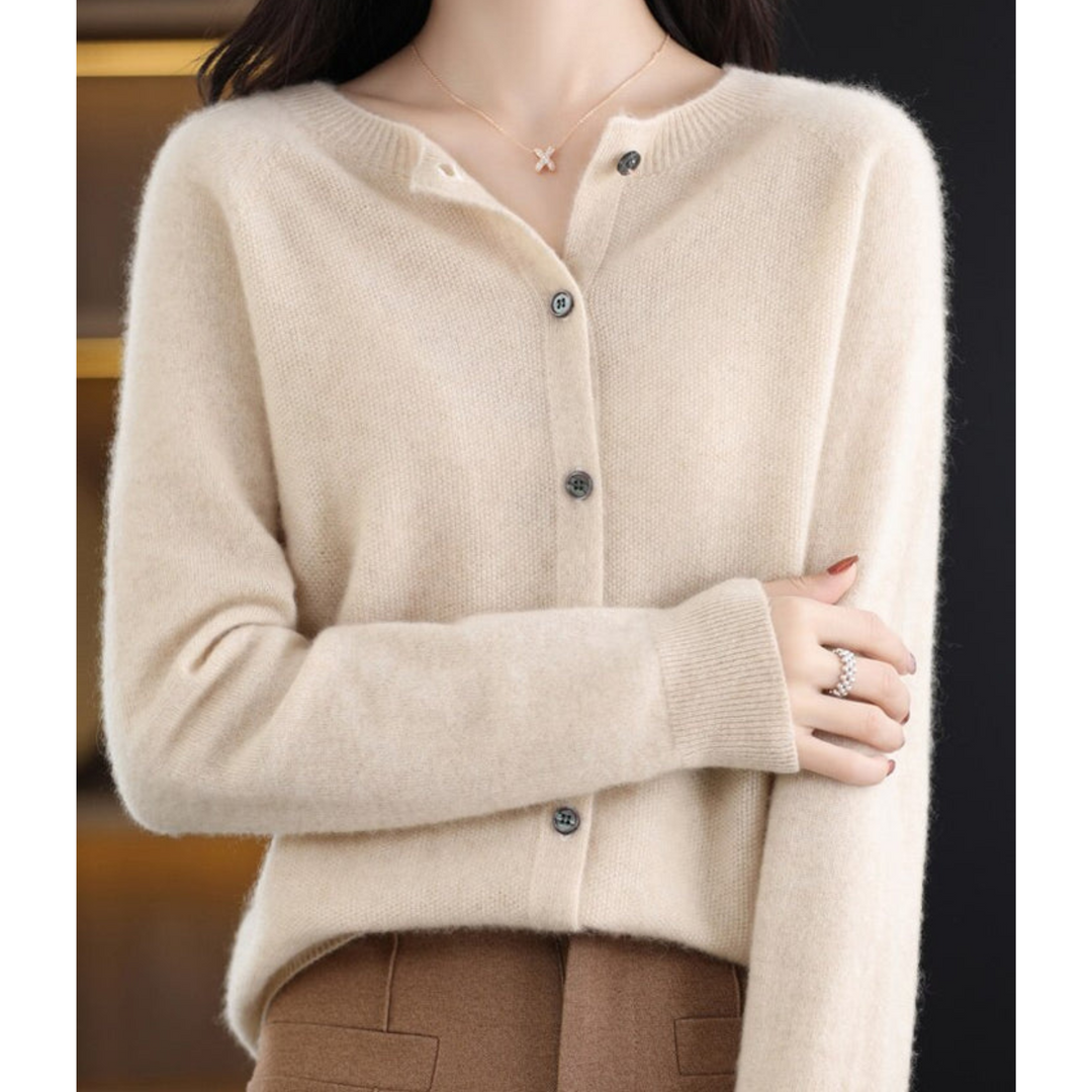 Elise Damen Strickjacke mit Rundhalsausschnitt aus reiner Merinowolle | Wärme und natürliche Eleganz