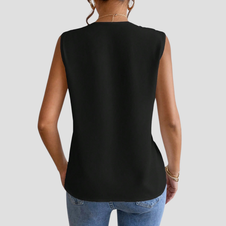 Cléa | Ärmellose Bluse mit Plissee-Ausschnitt | Sommerliche Eleganz & schlanke Silhouette