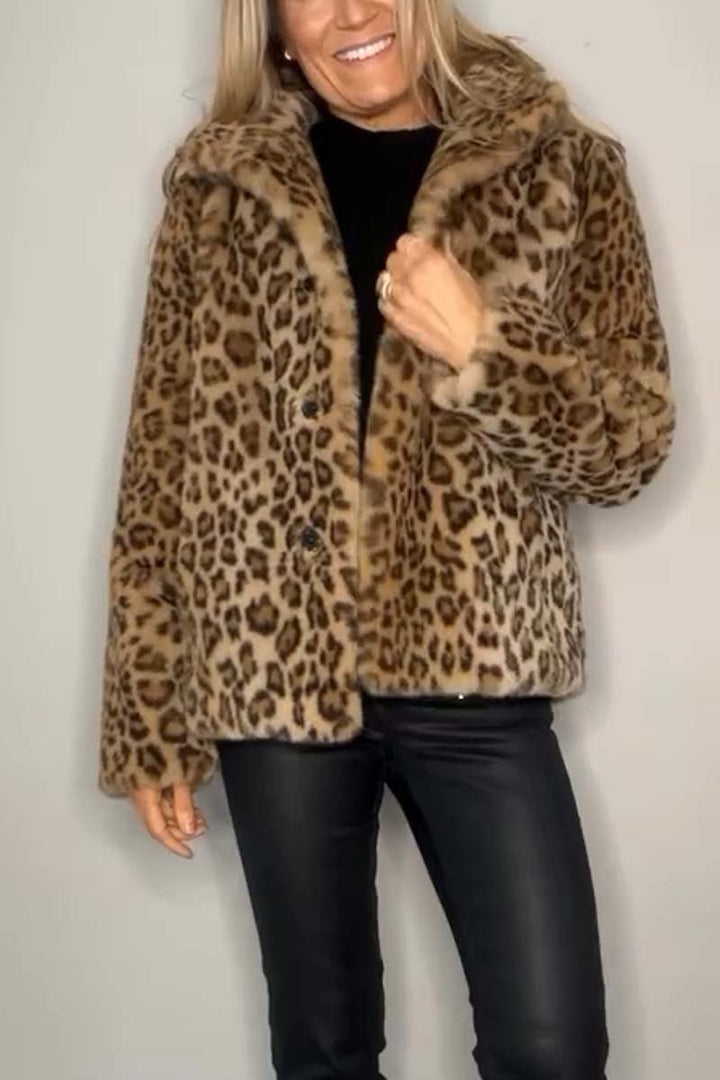 Modischer Wintermantel aus Kunstfell mit Leoparden-Revers für Damen