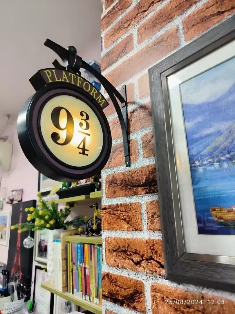 LumosWall LED-Wandlampe | Magisches Design Inspiriert Platform 9¾ & Fernbedienung