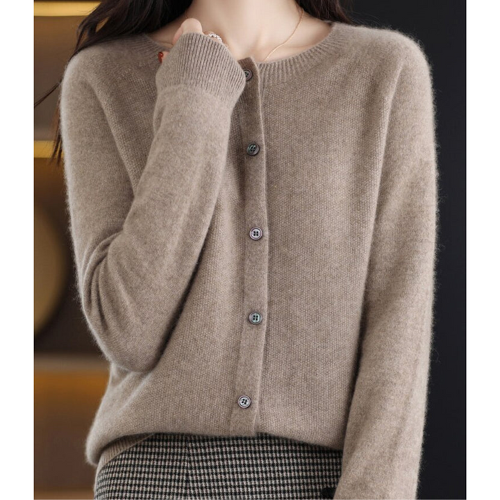 Elise Damen Strickjacke mit Rundhalsausschnitt aus reiner Merinowolle | Wärme und natürliche Eleganz