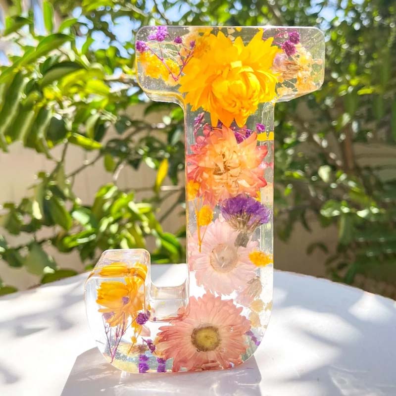 Harzlampe mit getrockneten Blumen und personalisiertem Brief | Dekoratives LED-Nachtlicht