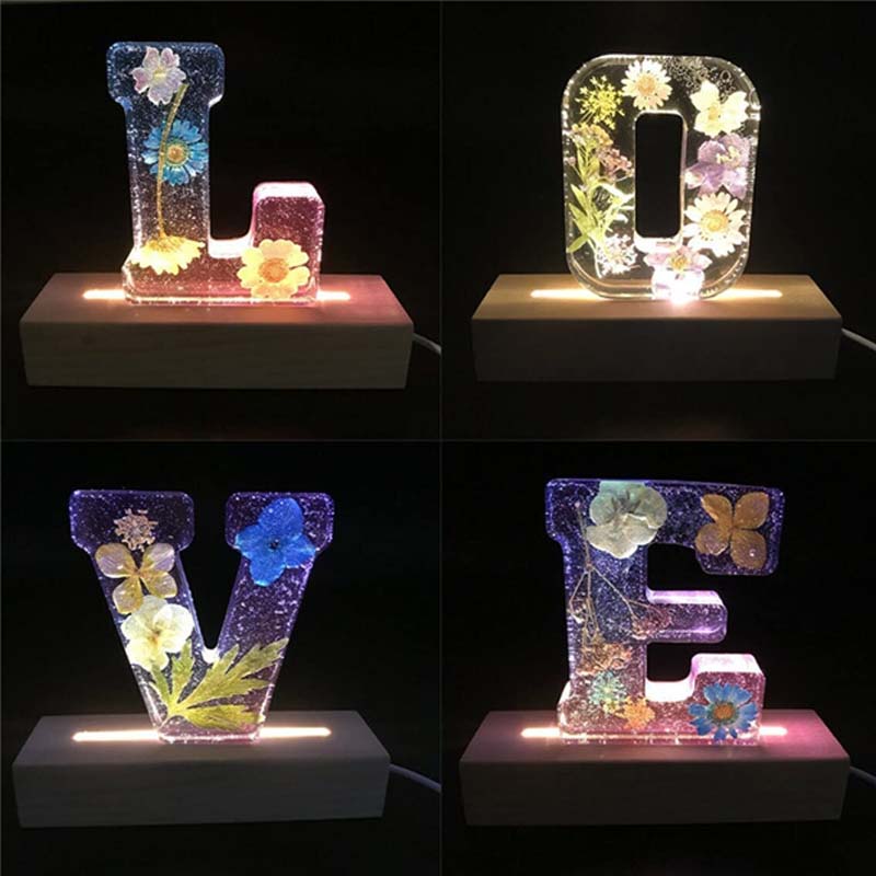 Harzlampe mit getrockneten Blumen und personalisiertem Brief | Dekoratives LED-Nachtlicht