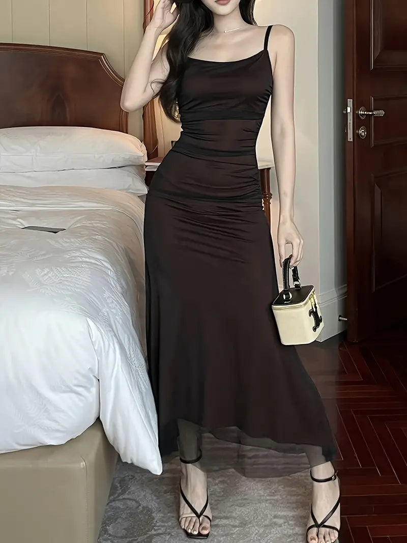 Glamouröses Midi-Kleid | Ärmellose Eleganz und Trompetenschnitt