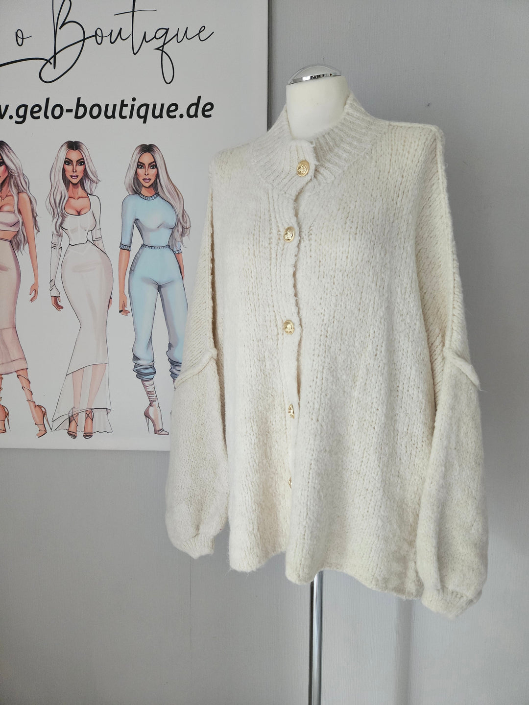 Oversize Cardigan mit Goldenen Knöpfen