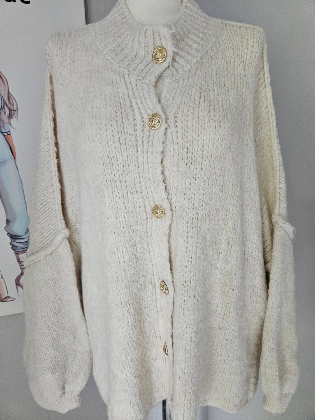 Oversize Cardigan mit Goldenen Knöpfen