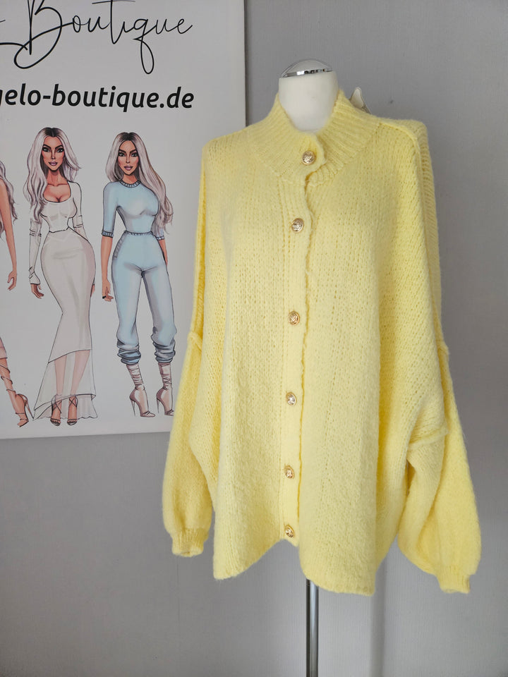 Oversize Cardigan mit Goldenen Knöpfen