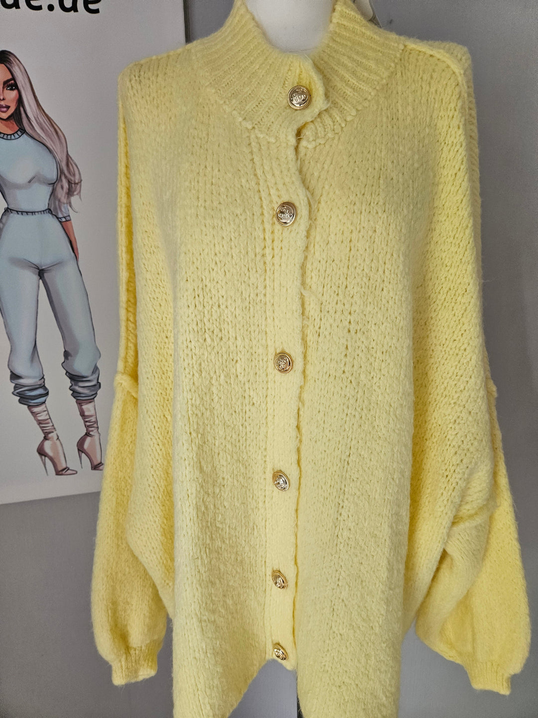 Oversize Cardigan mit Goldenen Knöpfen