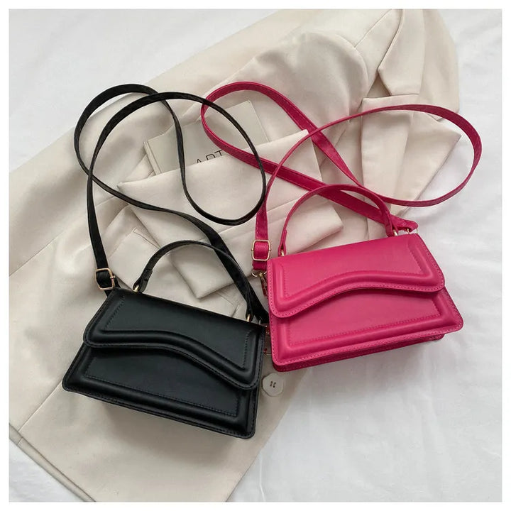 Bolso de hombro Melissa de piel sintética para mujer | Bolso bandolera compacto con solapa festoneada