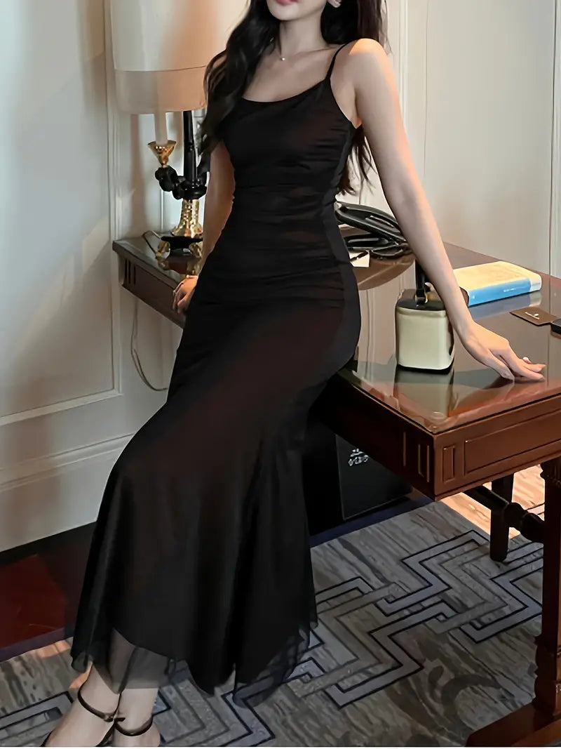 Glamouröses Midi-Kleid | Ärmellose Eleganz und Trompetenschnitt