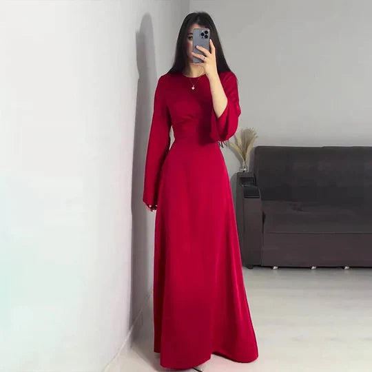 Aria | Elegantes und fließendes langes Satinkleid für einen raffinierten Look