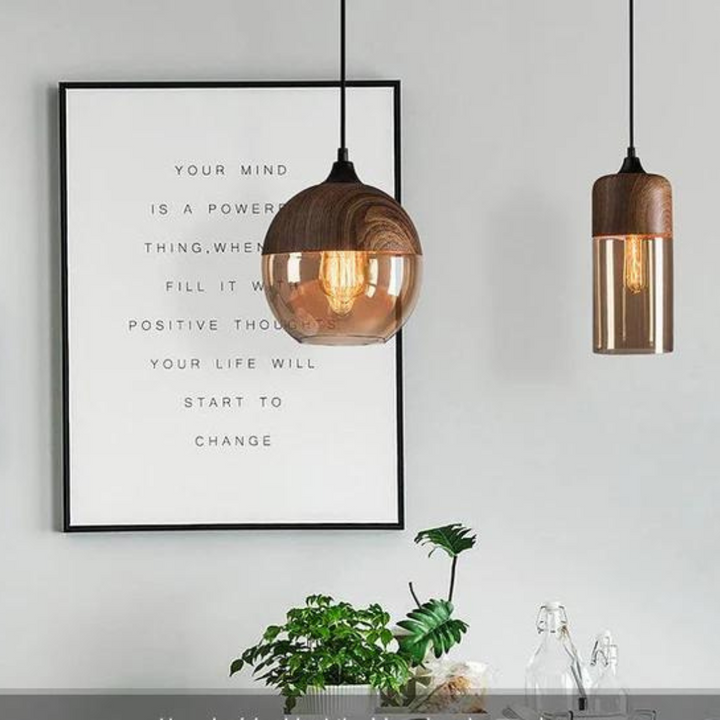 NordLuna Pendelleuchte - Skandinavische Eleganz aus Holz und gefärbtem Glas