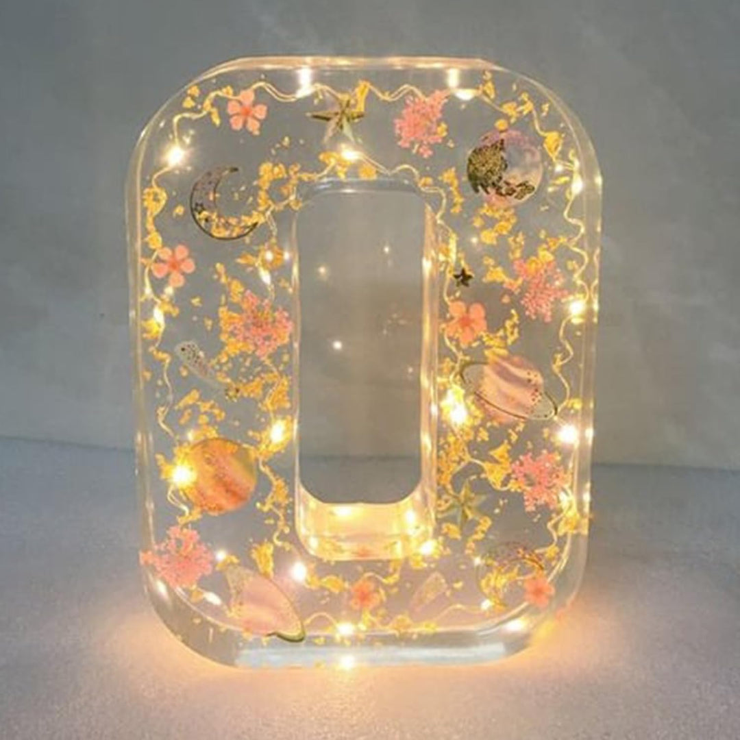 Harzlampe mit getrockneten Blumen und personalisiertem Brief | Dekoratives LED-Nachtlicht