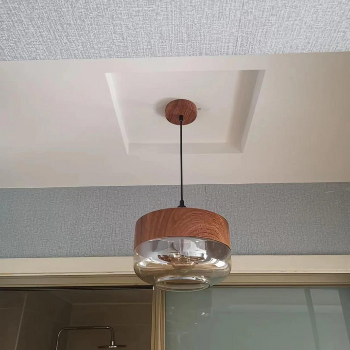 NordLuna Pendelleuchte - Skandinavische Eleganz aus Holz und gefärbtem Glas