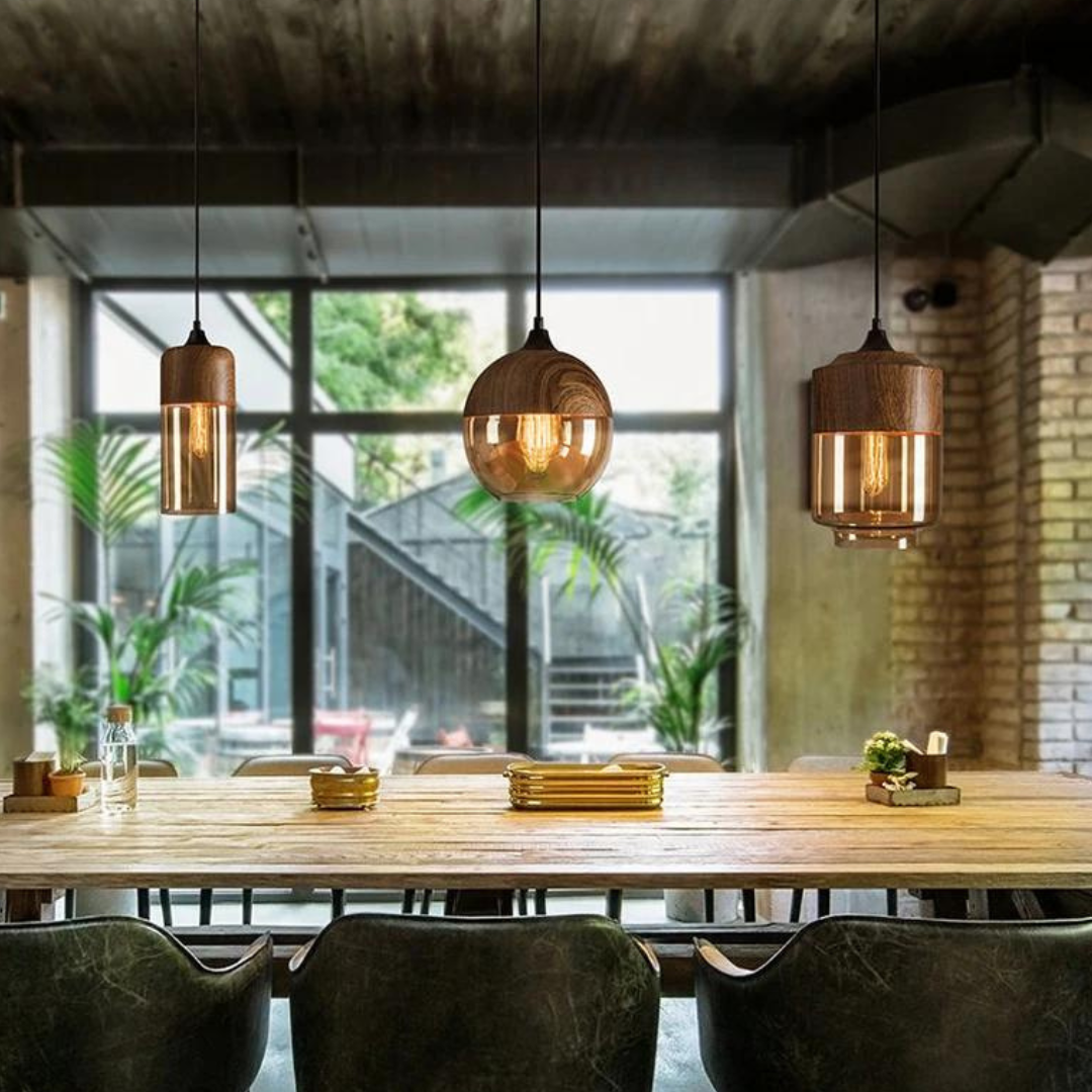 NordLuna Pendelleuchte - Skandinavische Eleganz aus Holz und gefärbtem Glas