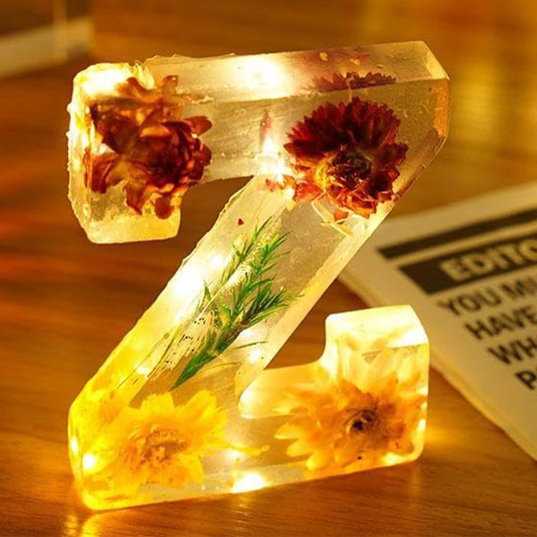 Harzlampe mit getrockneten Blumen und personalisiertem Brief | Dekoratives LED-Nachtlicht