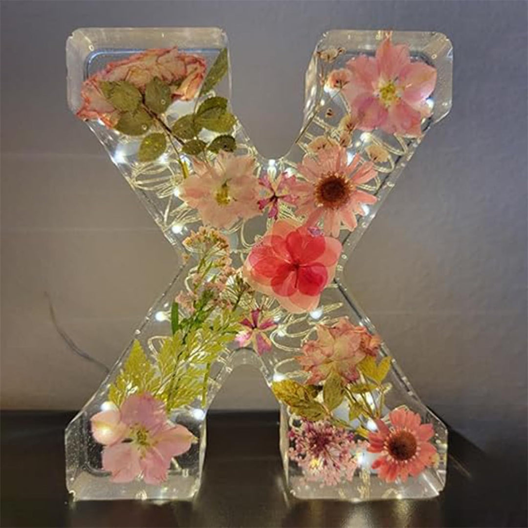 Harzlampe mit getrockneten Blumen und personalisiertem Brief | Dekoratives LED-Nachtlicht