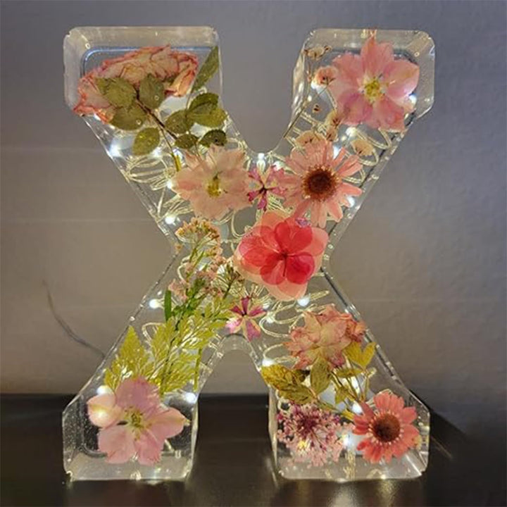Harzlampe mit getrockneten Blumen und personalisiertem Brief | Dekoratives LED-Nachtlicht