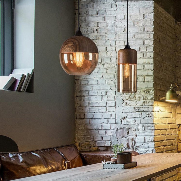 NordLuna Pendelleuchte - Skandinavische Eleganz aus Holz und gefärbtem Glas
