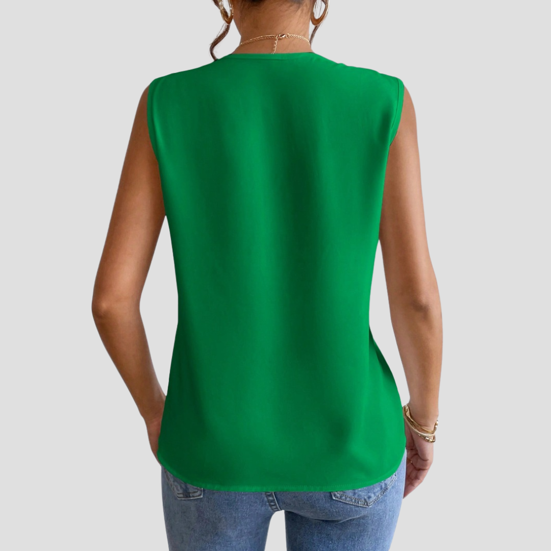 Cléa | Ärmellose Bluse mit Plissee-Ausschnitt | Sommerliche Eleganz & schlanke Silhouette