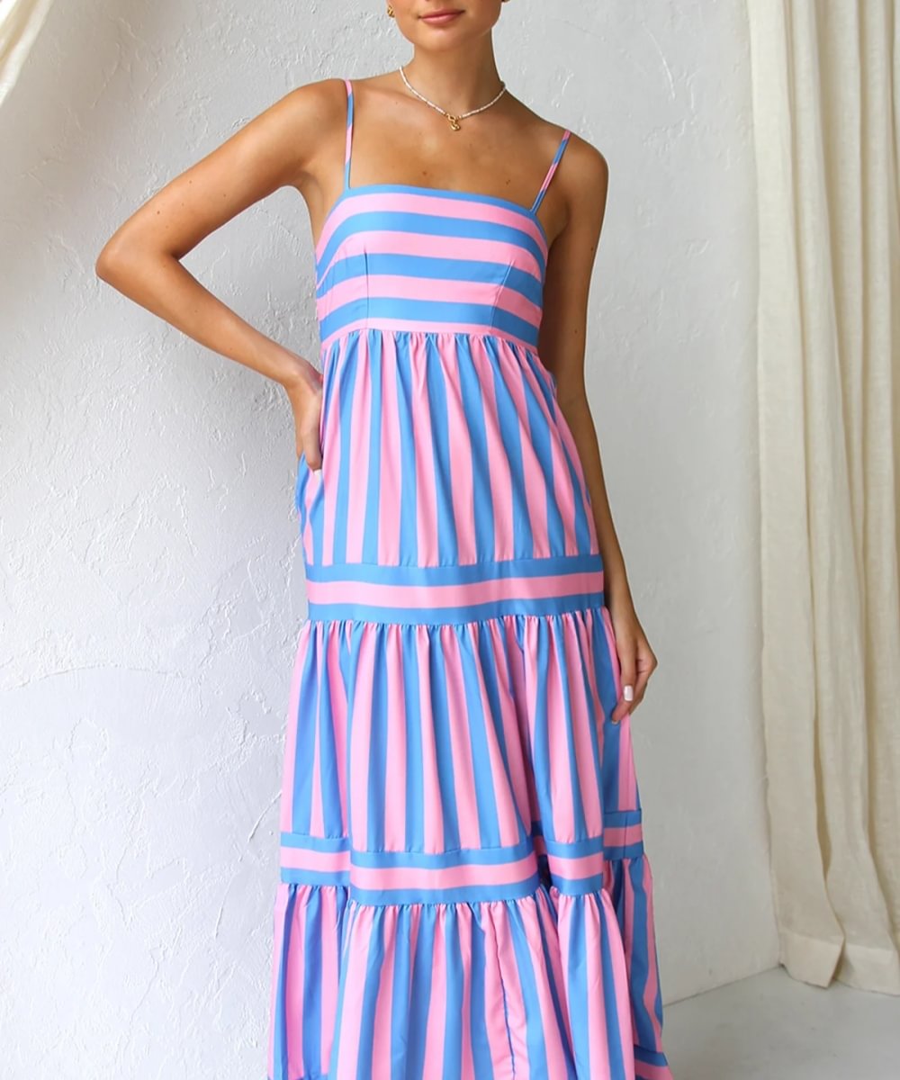 Solene - Gestreifte, gestufte Maxikleid mit angepasstem Oberteil und dünnen Trägern