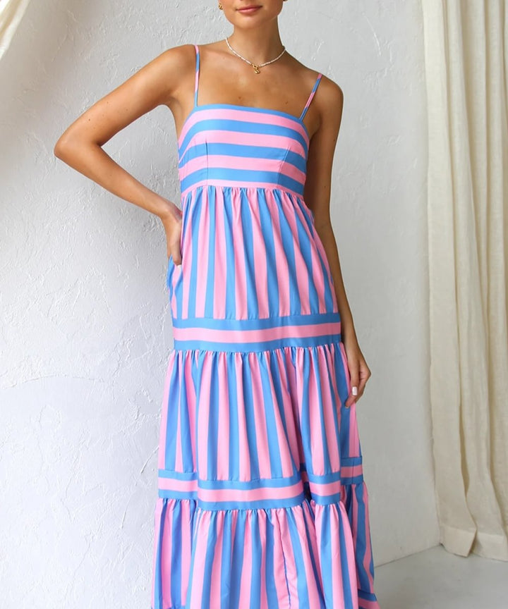 Solene - Gestreifte, gestufte Maxikleid mit angepasstem Oberteil und dünnen Trägern