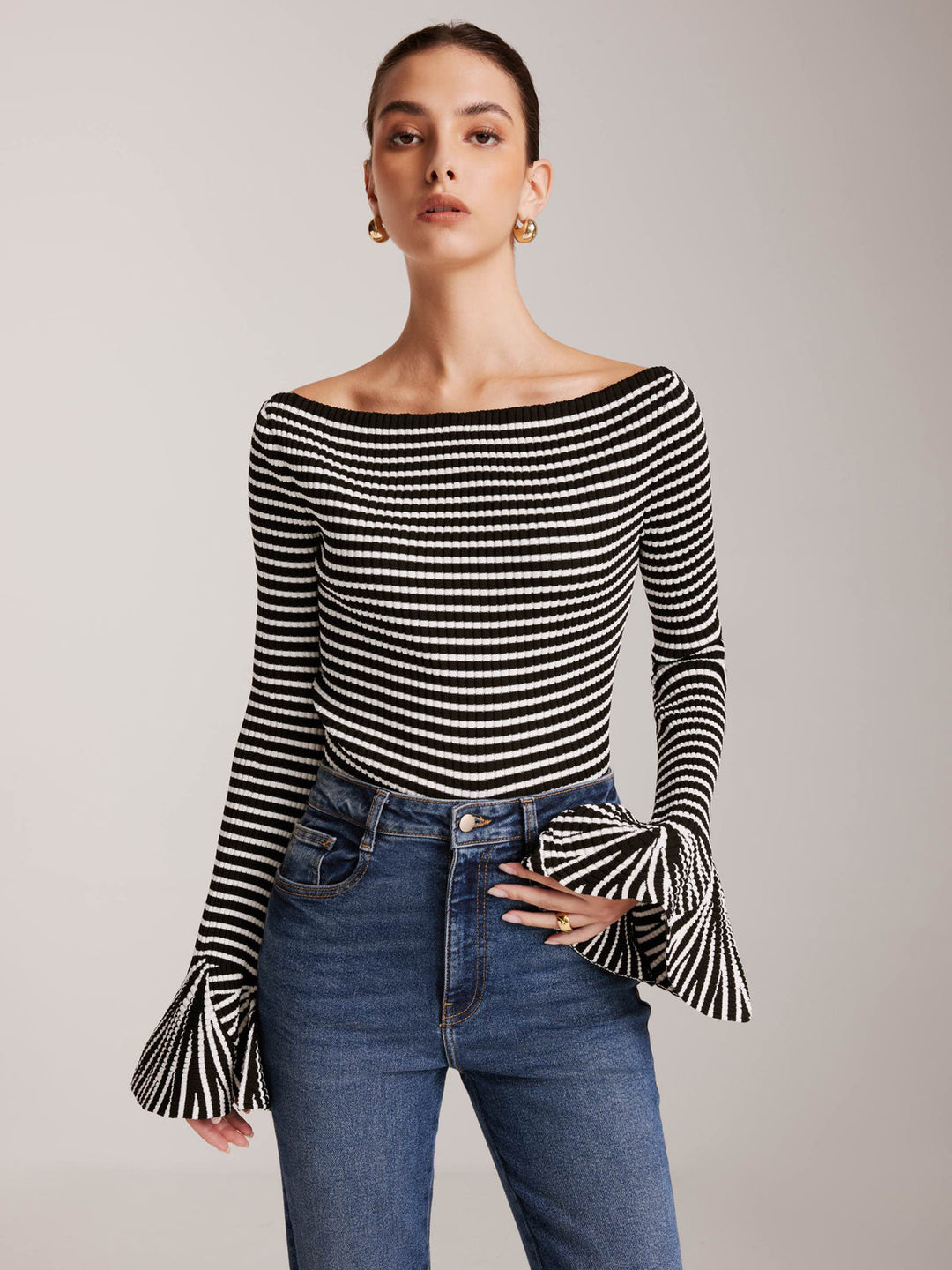 Isalie | Elegantes geripptes Top mit freien Schultern & ausgestellten Ärmeln | Chic & Modern
