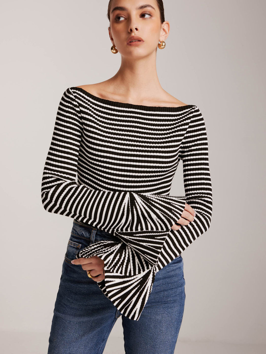 Isalie | Elegantes geripptes Top mit freien Schultern & ausgestellten Ärmeln | Chic & Modern