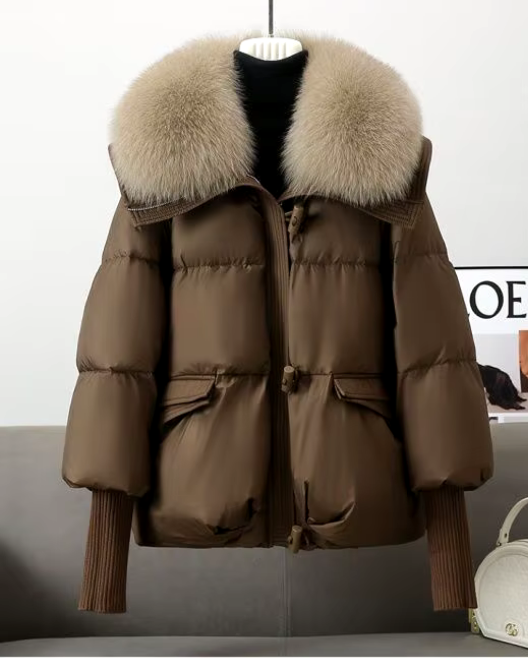 Glamouröse Damen-Pufferjacke mit Pelzkragen