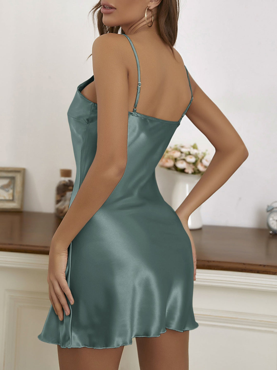 Adele Satin Minikleid für Damen | Elegantes Kleid mit Spitze & V-Ausschnitt für besondere Anlässe