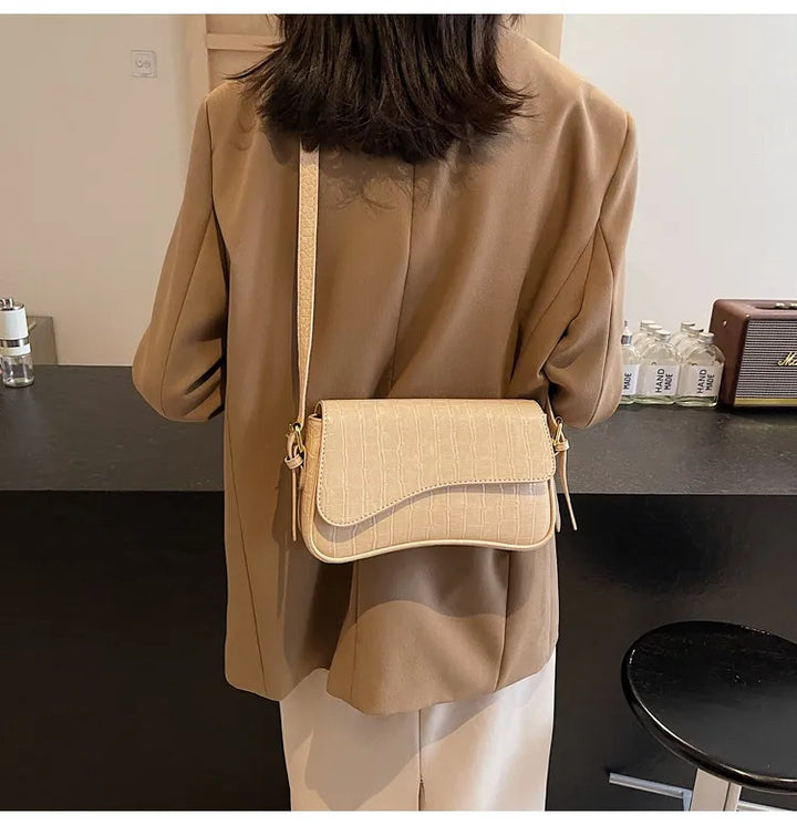 Janita | Damen-Umhängetasche mit schlankem & gewelltem Design - vielseitig, luxuriös & modisch