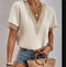 Lucia Elegante Damenbluse mit V-Ausschnitt & Spitzendetails | Zeitloser Chic & Raffinesse