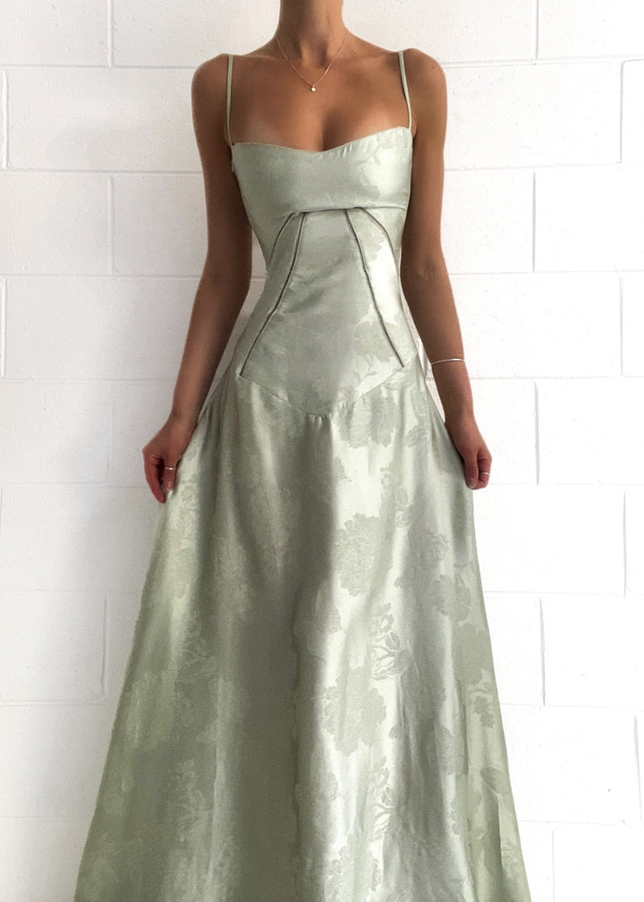 Satinkleid mit Spaghetti-Trägern | Tailliertes Maxikleid mit romantischer Eleganz