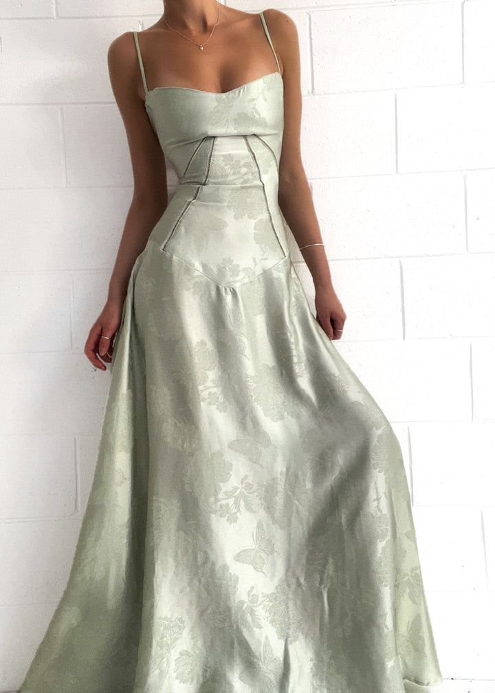Satinkleid mit Spaghetti-Trägern | Tailliertes Maxikleid mit romantischer Eleganz