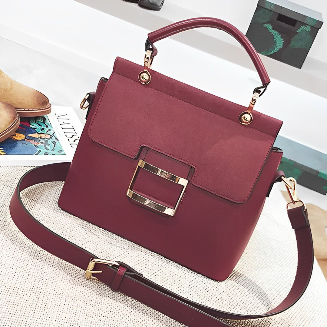 Bolso elegante | Look bicolor | Hebilla llamativa