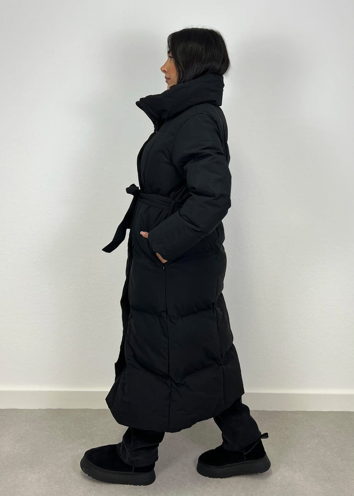 Lange Winterjacke mit Gürtel