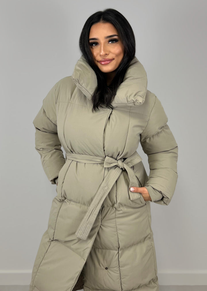 Lange Winterjacke mit Gürtel