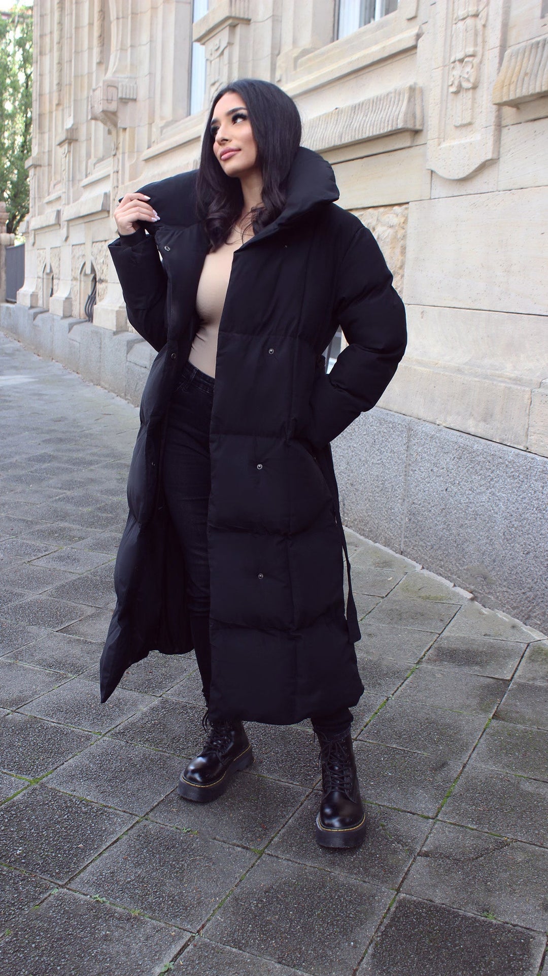 Lange Winterjacke mit Gürtel