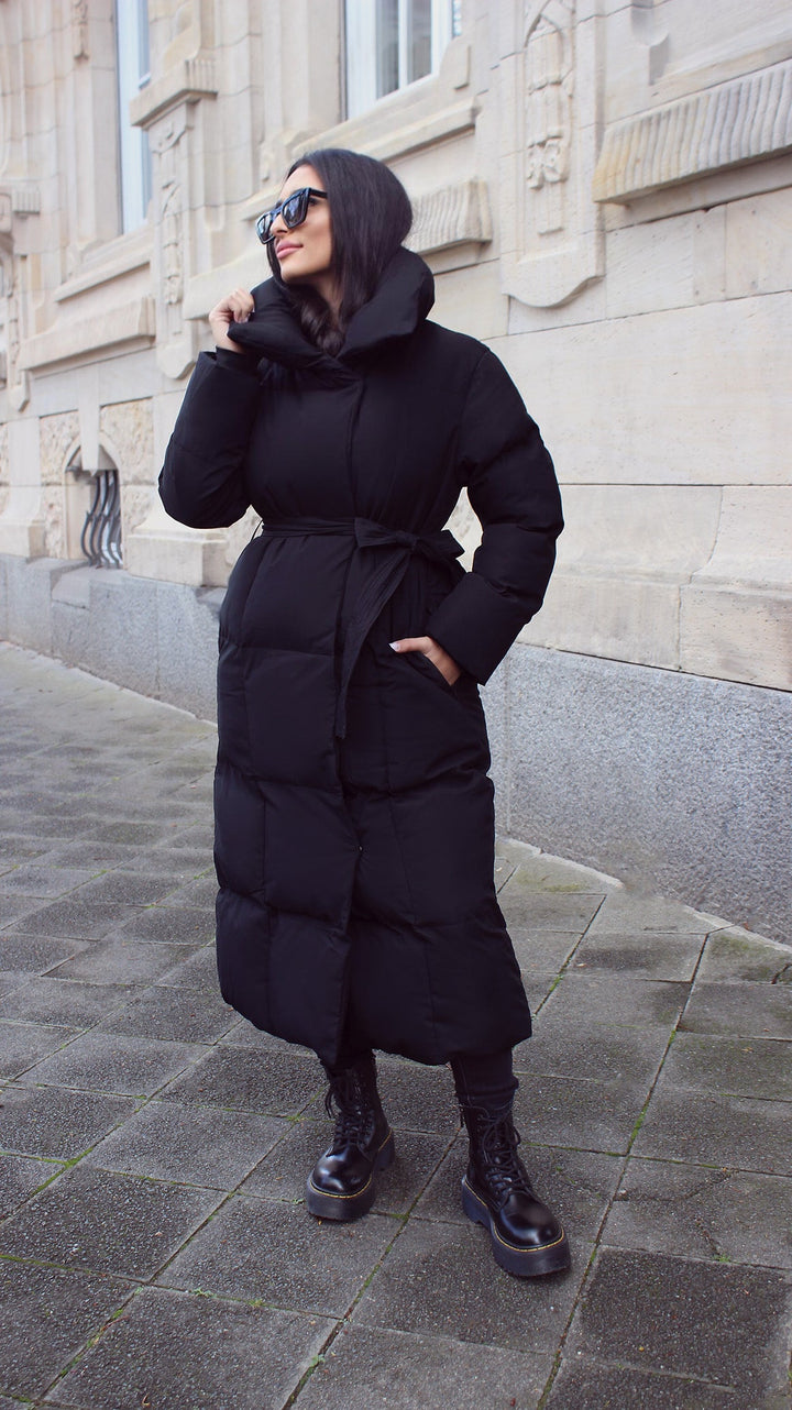 Lange Winterjacke mit Gürtel