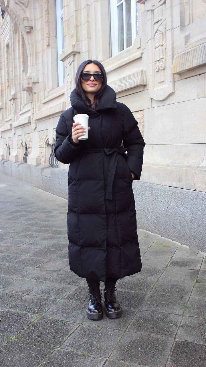 Lange Winterjacke mit Gürtel