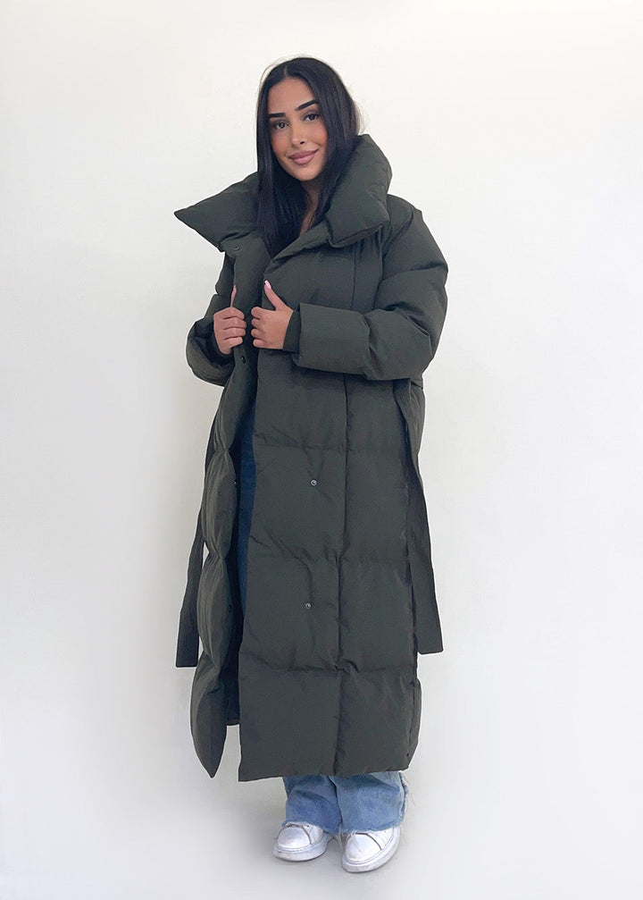 Lange Winterjacke mit Gürtel