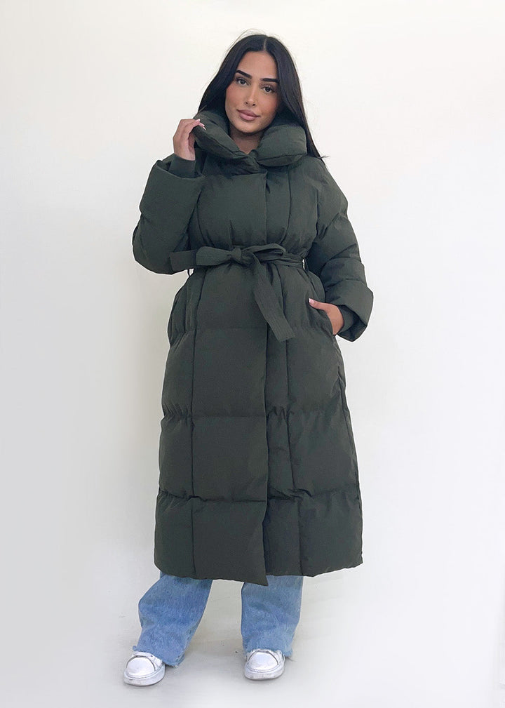 Lange Winterjacke mit Gürtel