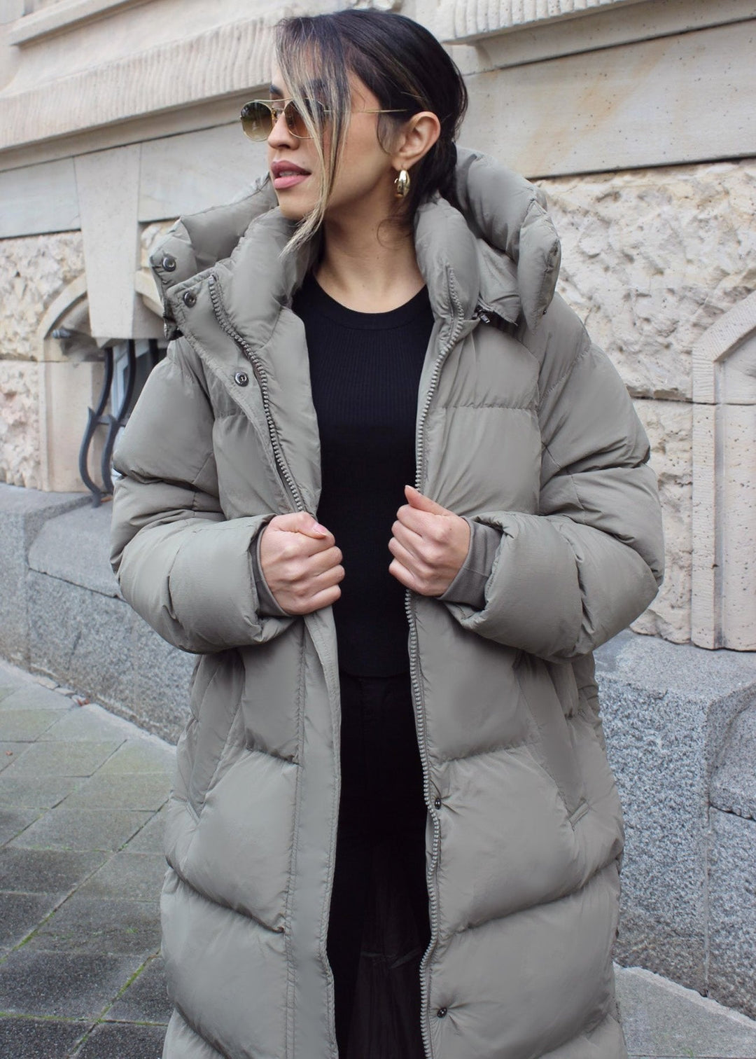 Lange Jacke mit Kapuze