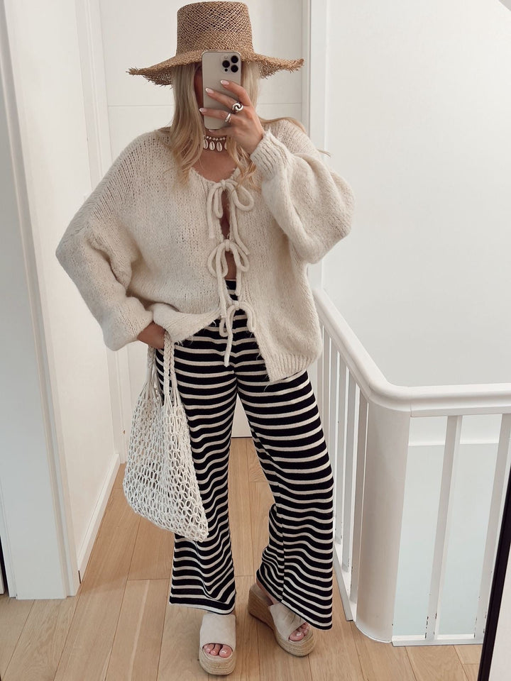 Aphrodite | Strickweste mit Schleifen - Feminine Eleganz & Weichheit