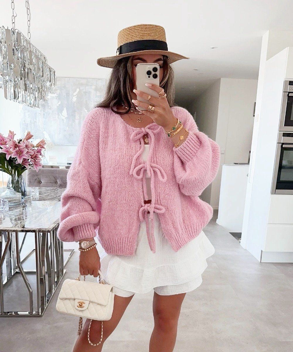Aphrodite | Strickweste mit Schleifen - Feminine Eleganz & Weichheit