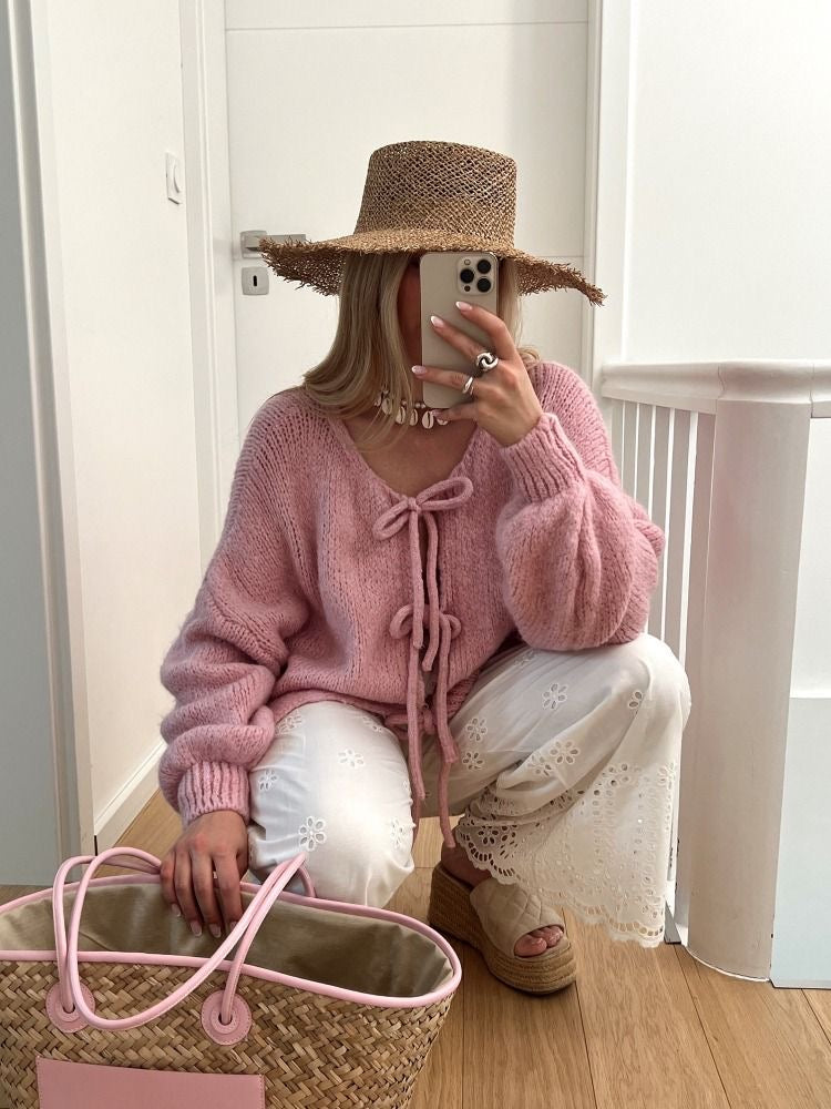 Aphrodite | Strickweste mit Schleifen - Feminine Eleganz & Weichheit