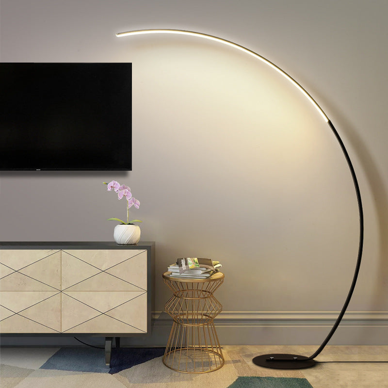 Quira - Moderne LED-Stehleuchte in mattem Schwarz mit warmem Licht und Energieeffizienz