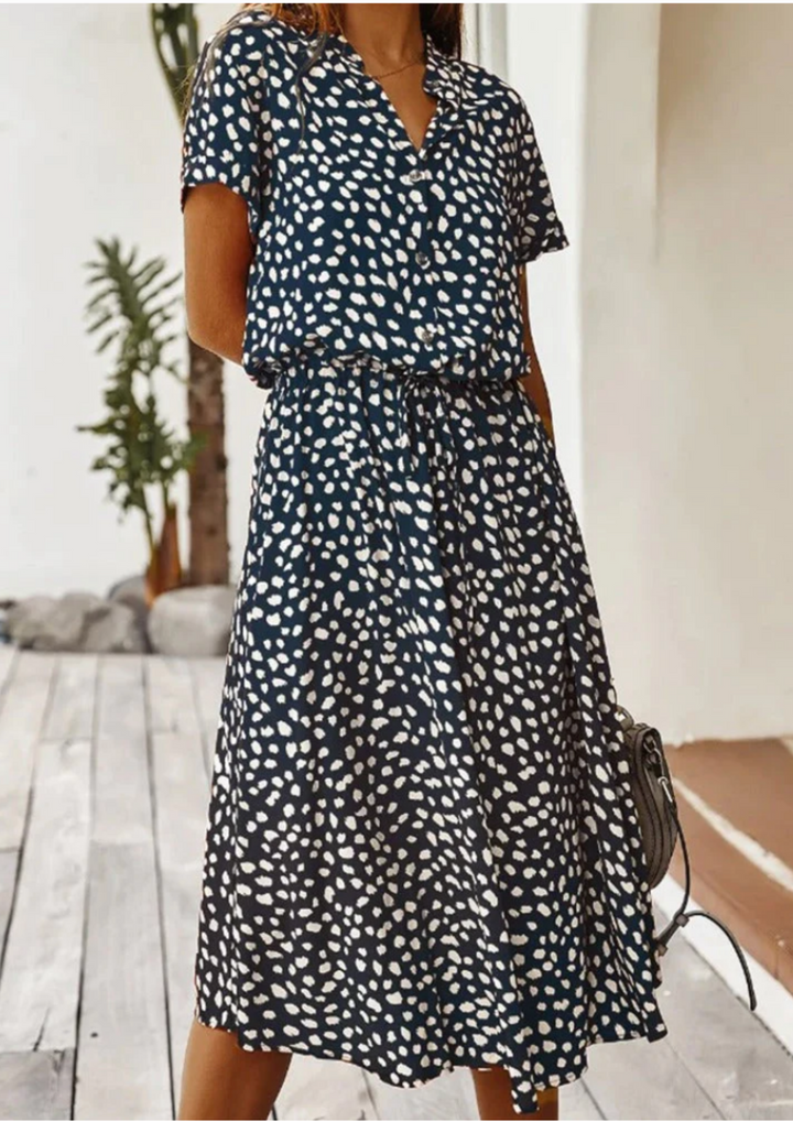 Vintage Outfit Ladies | Retro Kleid mit femininem Schnitt | Zeitloses Design für jeden Anlass
