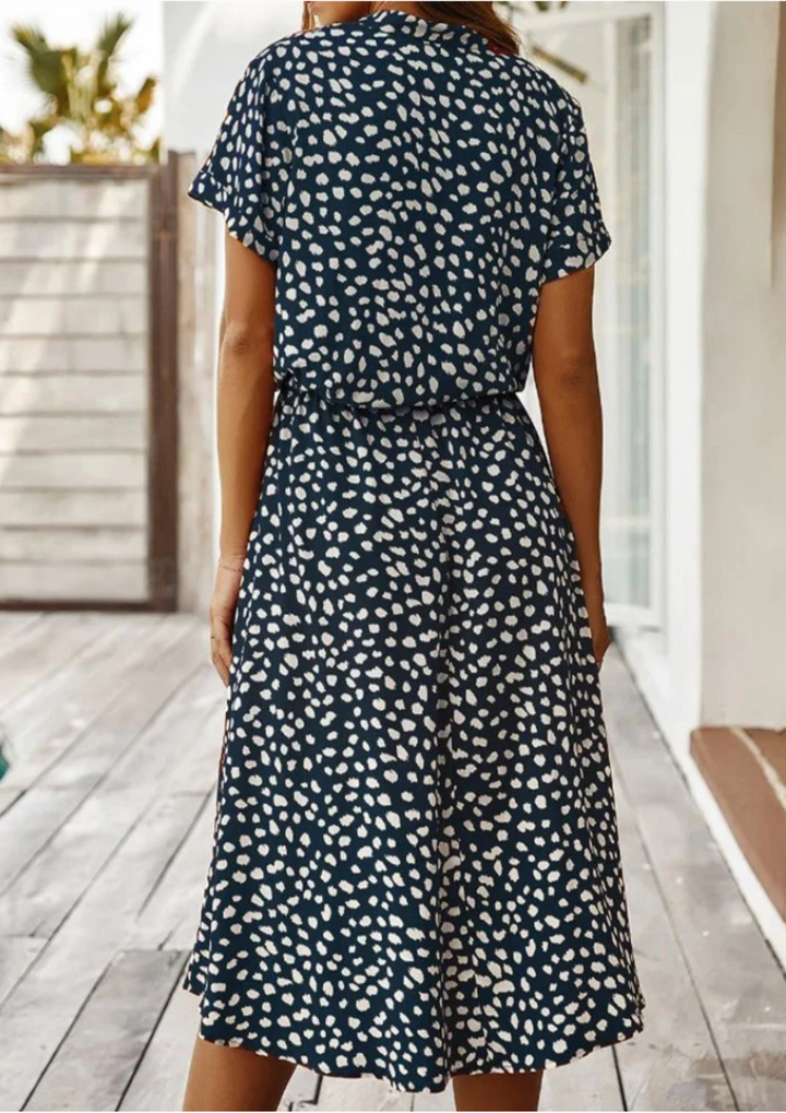 Vintage Outfit Ladies | Retro Kleid mit femininem Schnitt | Zeitloses Design für jeden Anlass